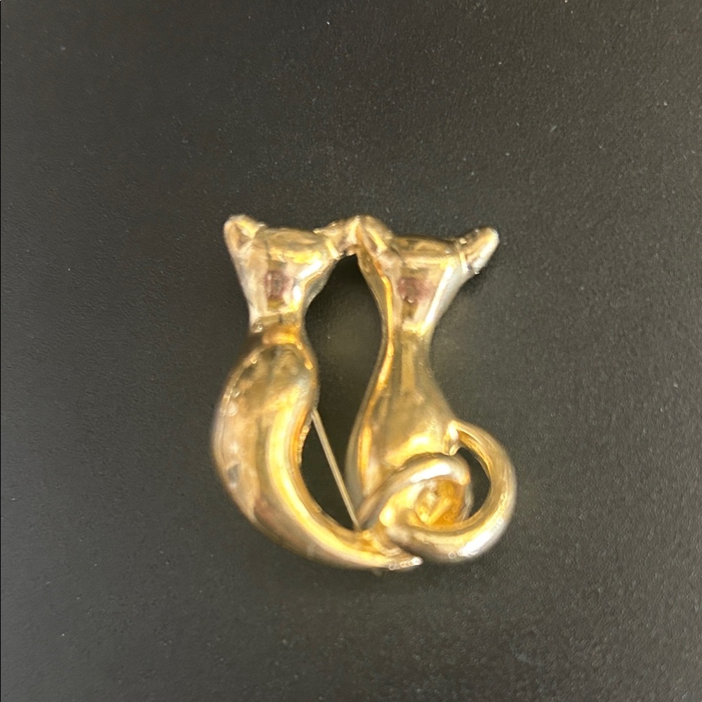 Gold tone vintage Cat Brooch